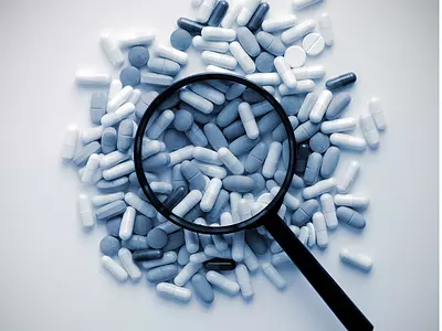 Pills Magnifying glass opioid drugs