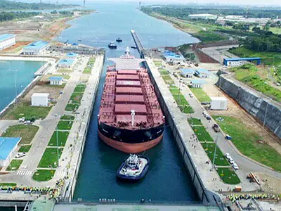 A ship goes through the Panama Canal. Photo credit: Autoridad del Canal de Panamà (ACP)