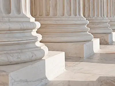 Close up photo of the columns of the US Supreme Court building