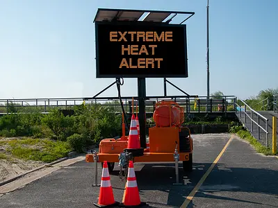 Highway sign that says "Extreme Heat Alert"