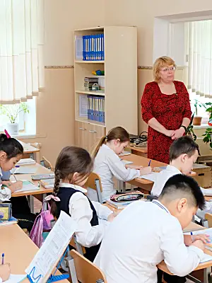 Photo of a teacher and her class in Kyrgyz Republic.