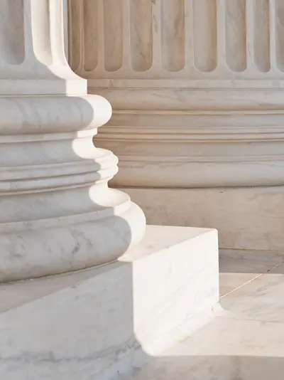 Close up photo of the columns of the US Supreme Court building