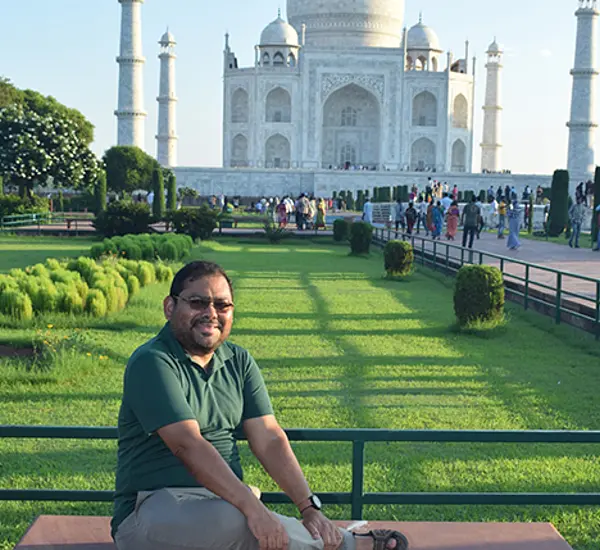 Abhik Das in front of the Taj Mahal in India