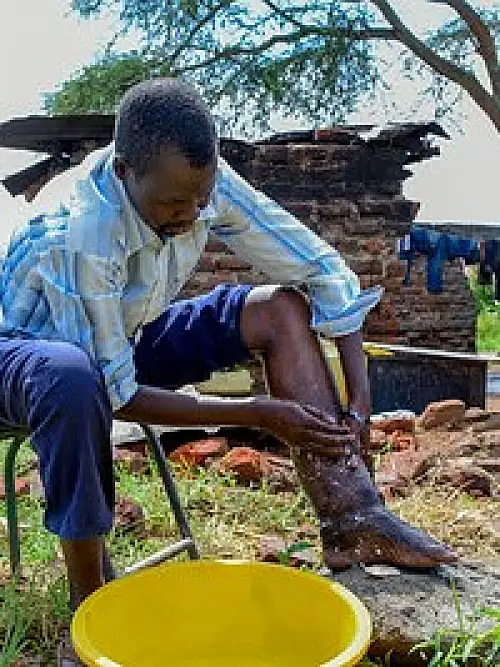 Man washing leg