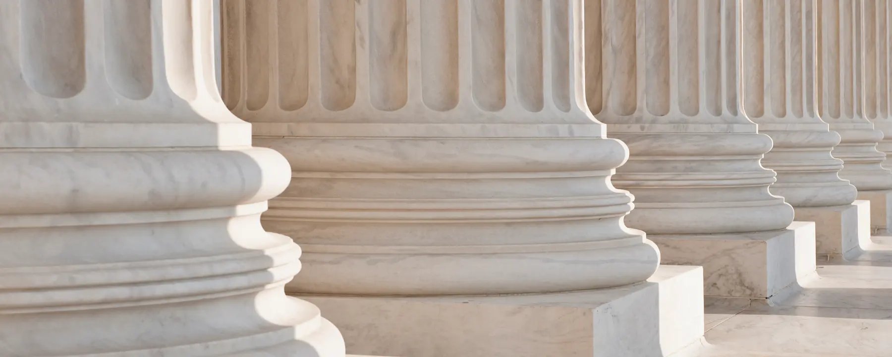 Close up photo of the columns of the US Supreme Court building