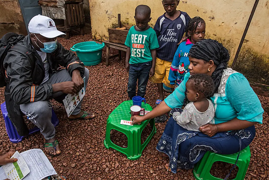 Mother receives medication to prevent malaria