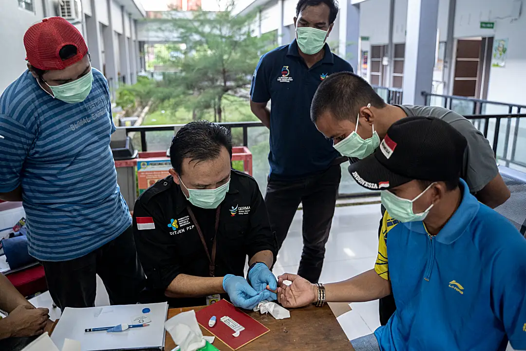 Indonesian Ministry of Health representatives training technicians