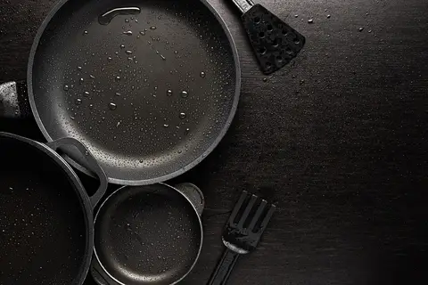 nonstick cookware which can contain PFAS