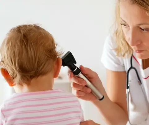 Patient examined by woman doctor