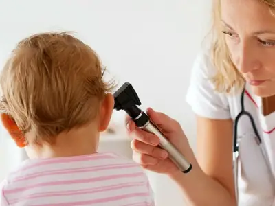 Patient examined by woman doctor