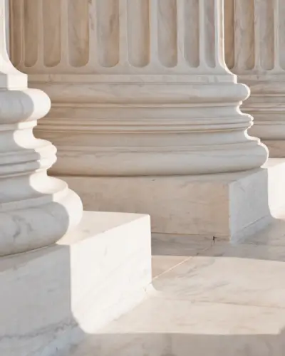Close up photo of the columns of the US Supreme Court building