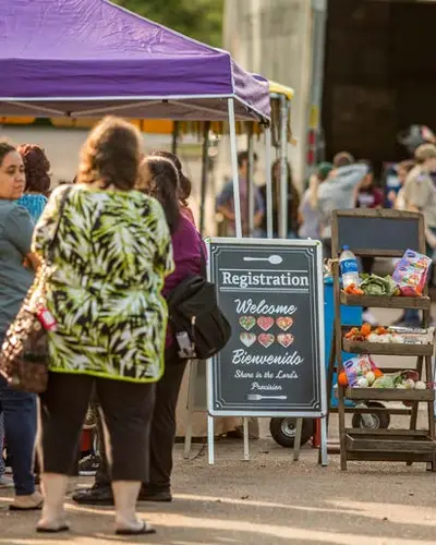 Photo of a farmers market