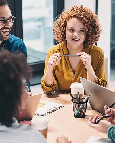 A group of colleagues holds a discussion at a round table.