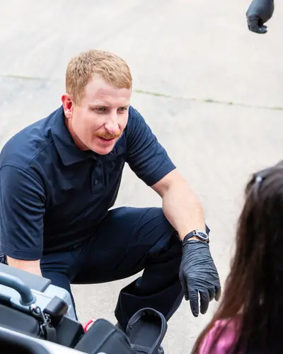 A paramedic assists a women. 