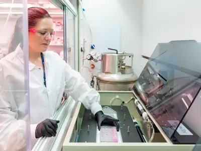 Photo of an RTI scientist working in a lab.