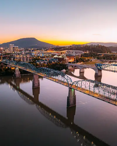 Chattanooga, Tennessee bridge and skyline