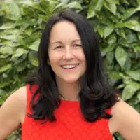 Headshot of Lauren Scroggs
