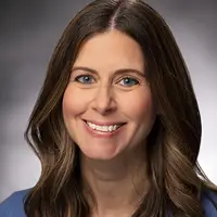 Headshot of Leslie Erickson
