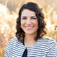 Headshot of Rossana Zetina-Beale
