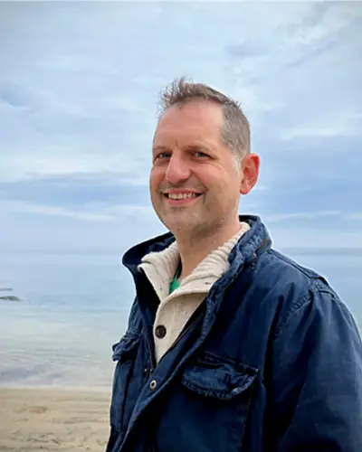 Headshot of Gabriel Knudsen
