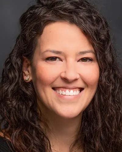 Laura Arena headshot