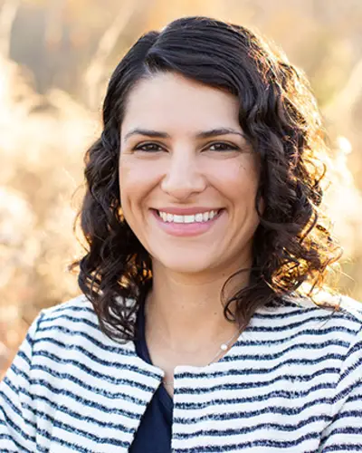 Headshot of Rossana Zetina-Beale
