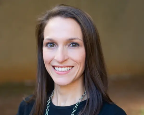 Nicole Mills headshot
