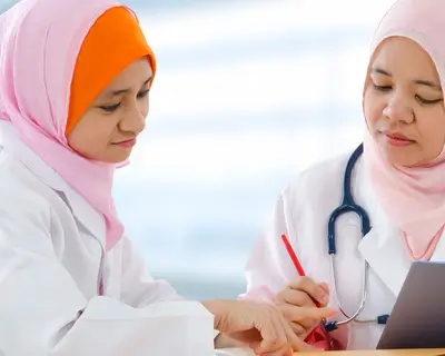 Doctor and nurse compare notes