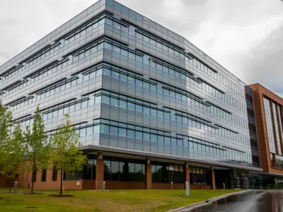 Exterior view of RTI's flagship Horizon building, which opened in 2018 on the Research Triangle Park campus.
