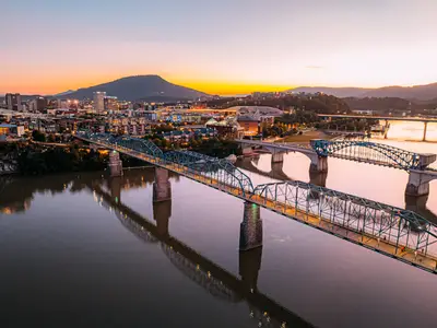 Chattanooga, Tennessee bridge and skyline