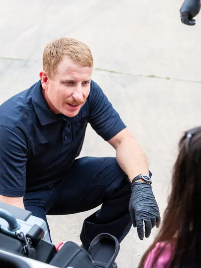 A paramedic assists a women. 