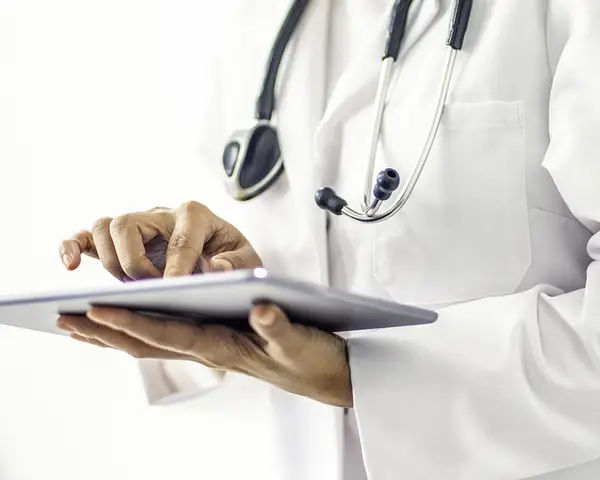 Doctor uses iPad to look up patient health data